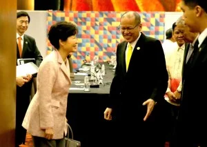 President Benigno S. Aquino III shares a light moment with Republic of Korea President Park Geun-hye after the bilateral meeting at the Sofitel Philippine Plaza Hotel on Wednesday (November 18, 2015), at the sidelines of the APEC Economic Leaders’ Meeting. (Photo by Gil Nartea / Malacañang Photo Bureau)