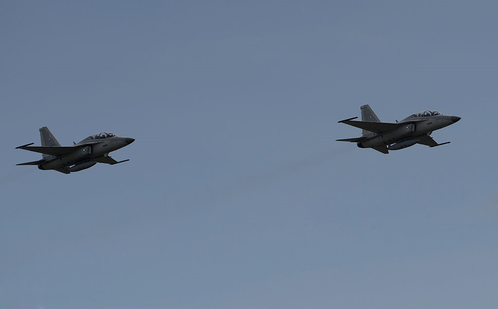 Two newly acquired FA-50PH fighter jets perform a fly-by during the Armed Forces of the Philippines (AFP) 80th anniversary celebration / Getty Images/Noel Celis