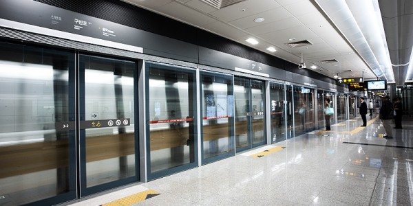 Seoul Korea subway line platform
